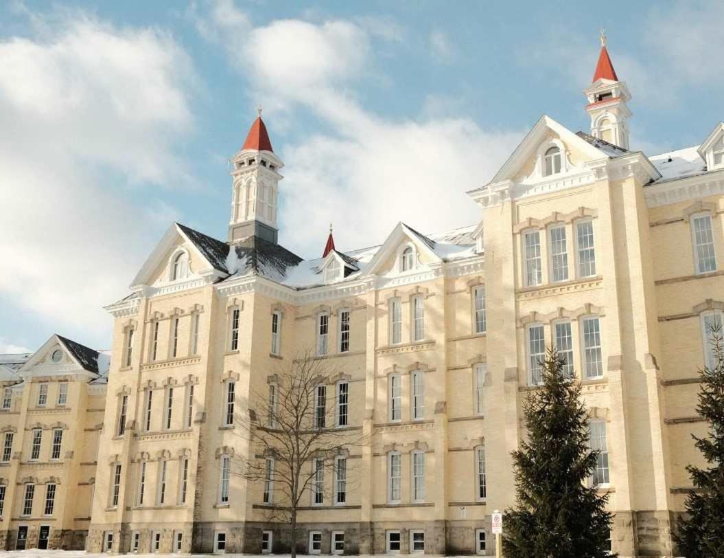 Condo On State Hospital Grounds! Traverse City Eksteriør bilde